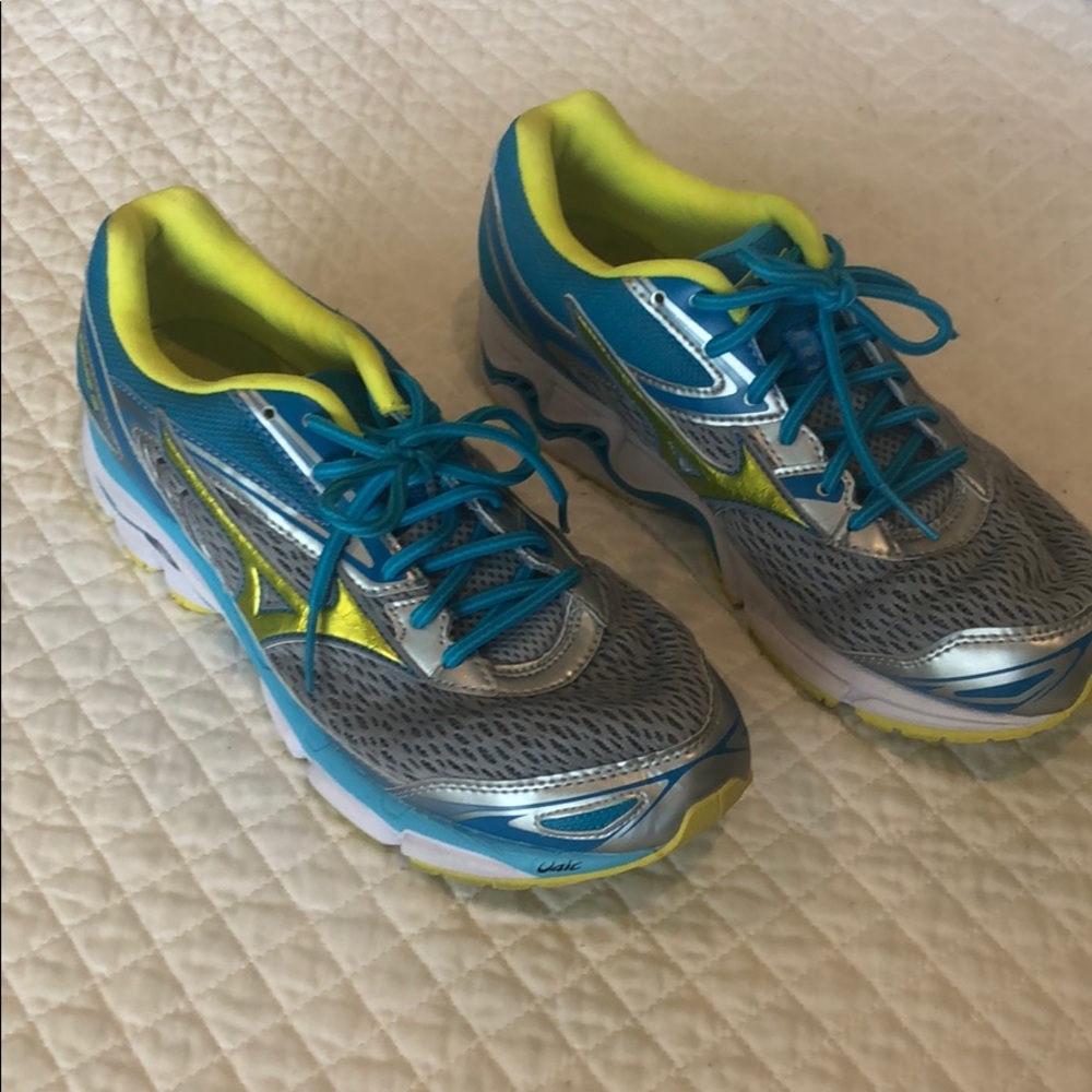 Mizuno Women’s Wave Inspire Size 11